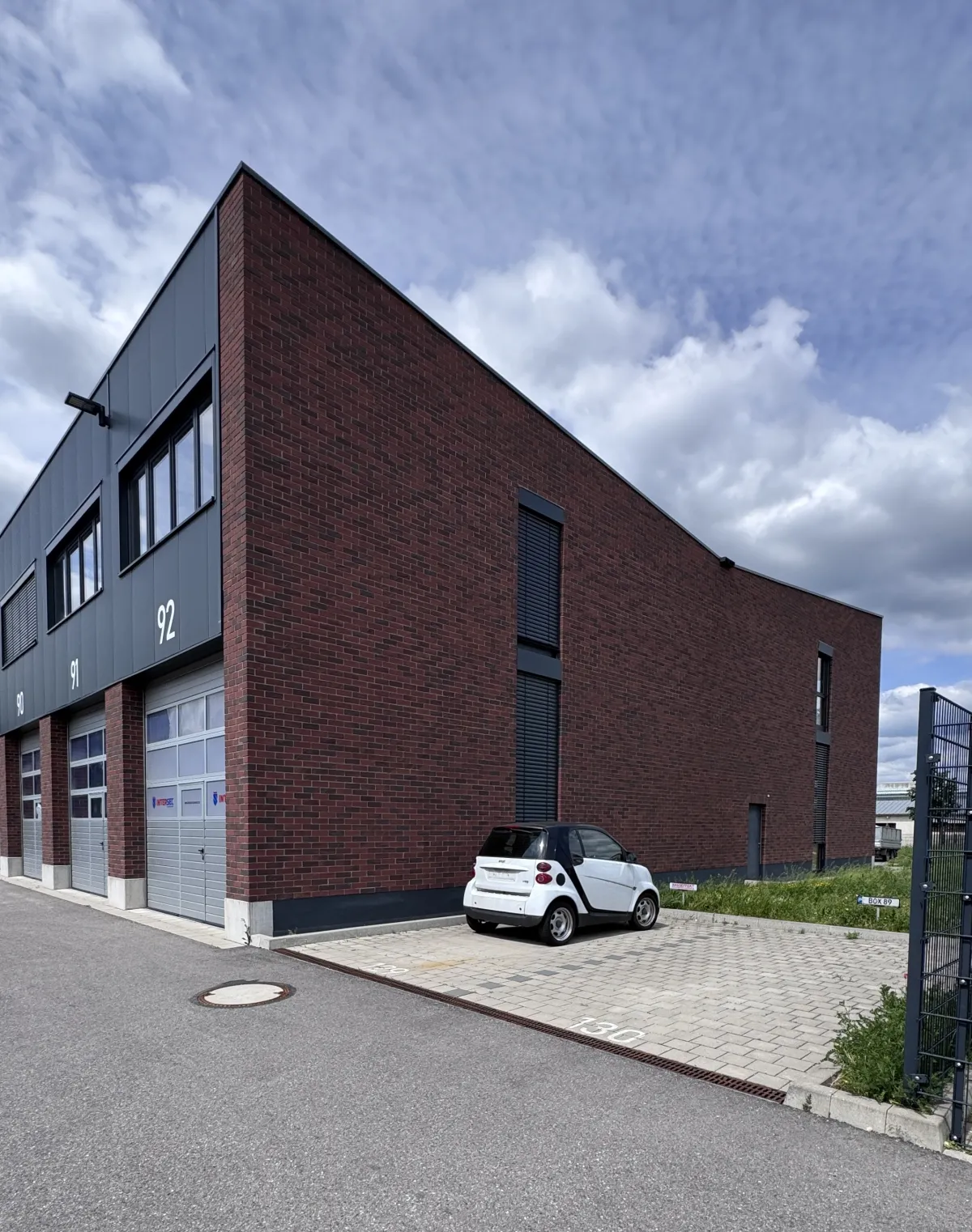 MiiO Mietstudio Gebäude mit Parkplatz direkt vor der Tür — Box 92, Karlsruhe-Neureut